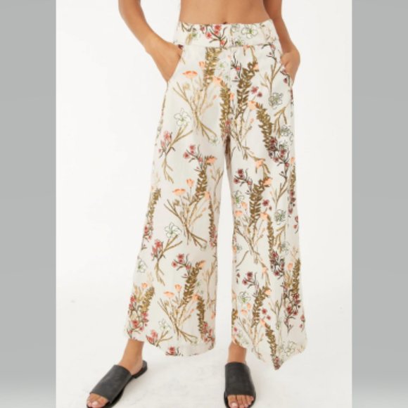 Free People Menorca Cropped Floral Printed Pants - Picture 3 of 16